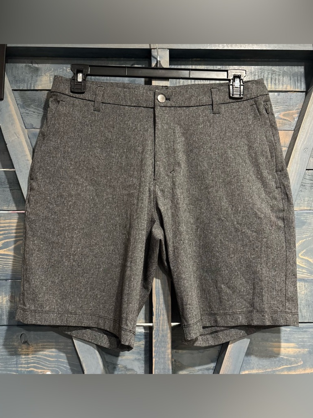 lululemon athletica Men's Heather Charcoal Flat-Front Shorts size 33
